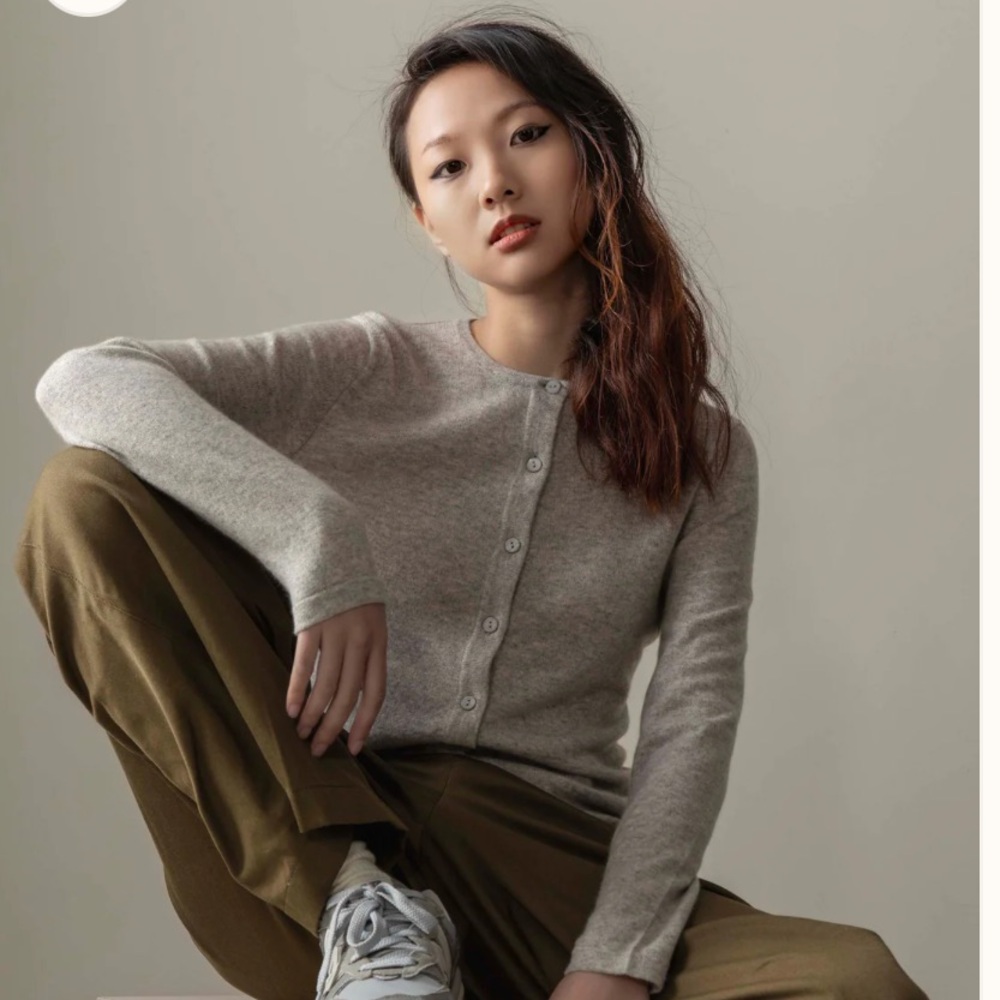 Kiltane Scotland - Women's Cashmere High Button Cardigan - Light Grey